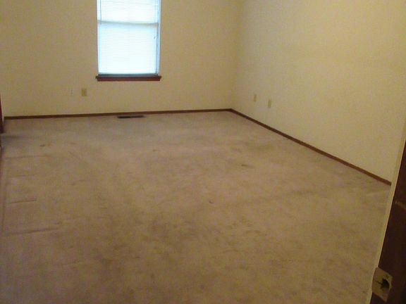 4th image of 1120 SW 126th St