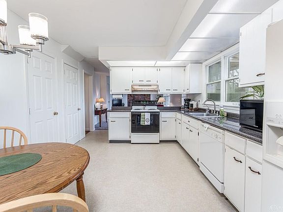 5th image of 11859 Canfield Ct