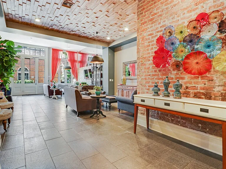 Building's Lounge