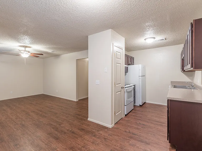 Gant Apartments — Photo 1