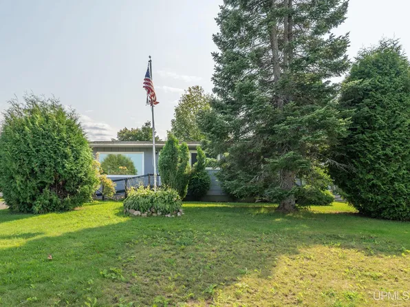 724 Carr St, Negaunee, MI 49866