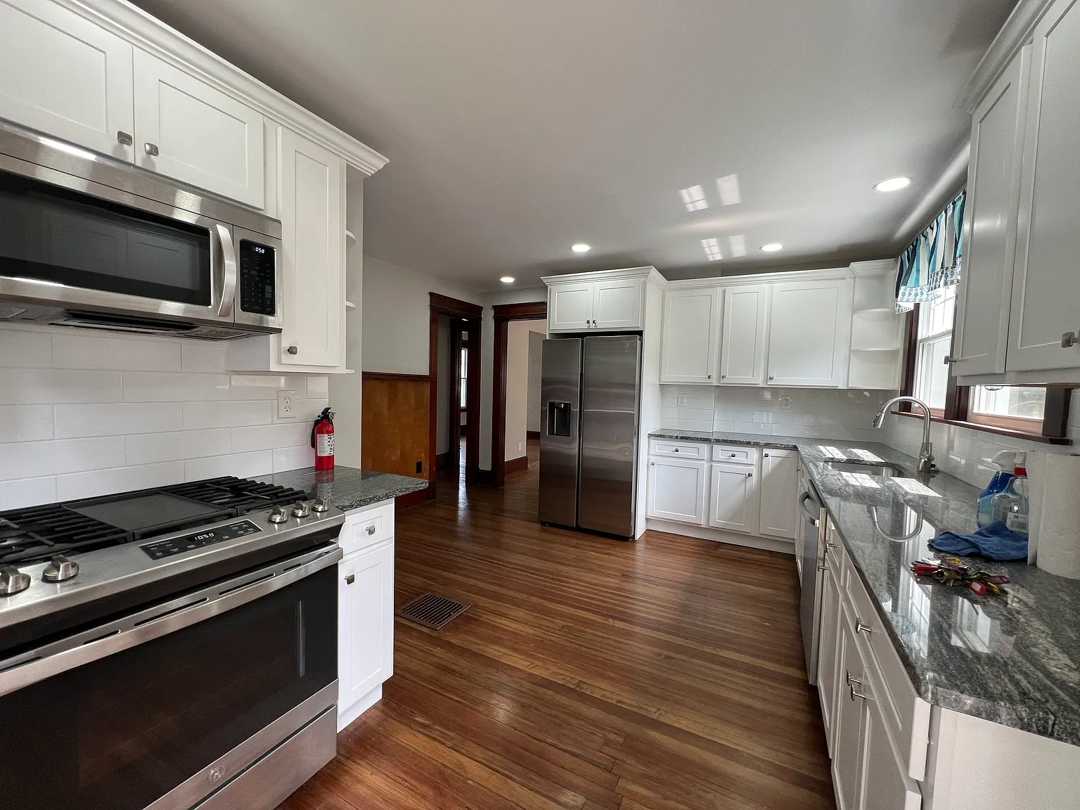 4 bed, 2100 sqft, $3,300 — Photo 4