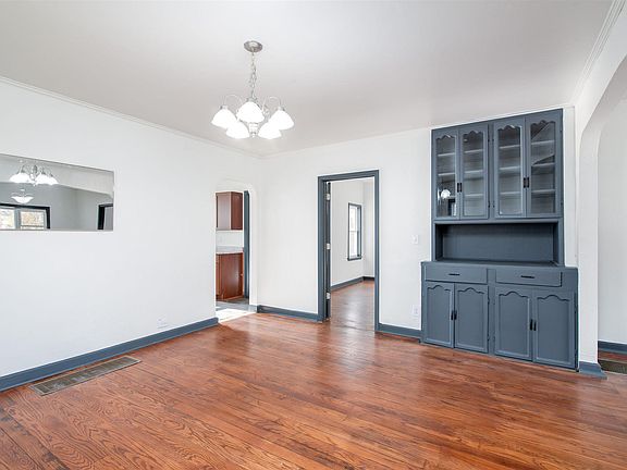 4th image of 515 W Markland Ave