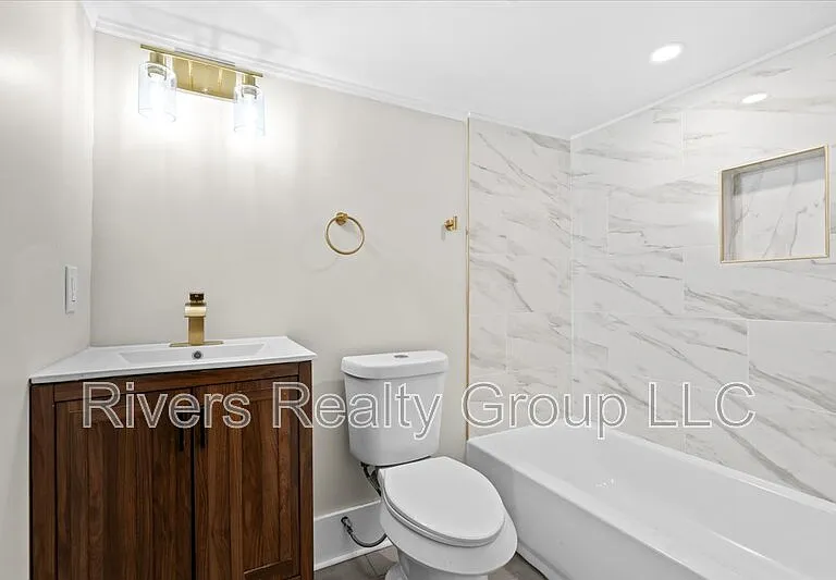 1174 Seward Ave — Photo 9