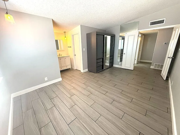 6028 Downey St NE — Photo 5