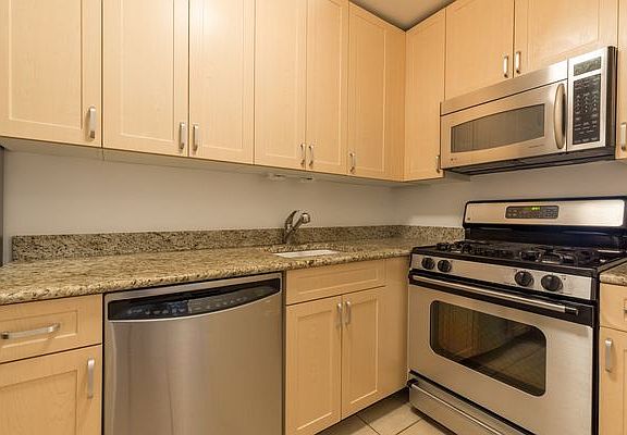 4th image of 210 W 89th St APT 9H
