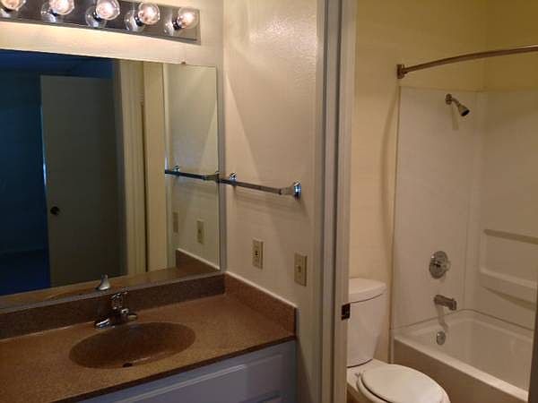 2nd image of 2405 Crotona Ave APT 18