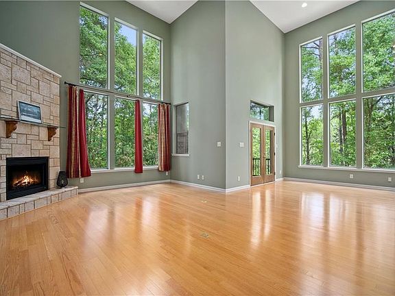 3rd image of 3780 Pelham Dr