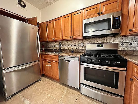 3rd image of 43 W 118th St APT 3