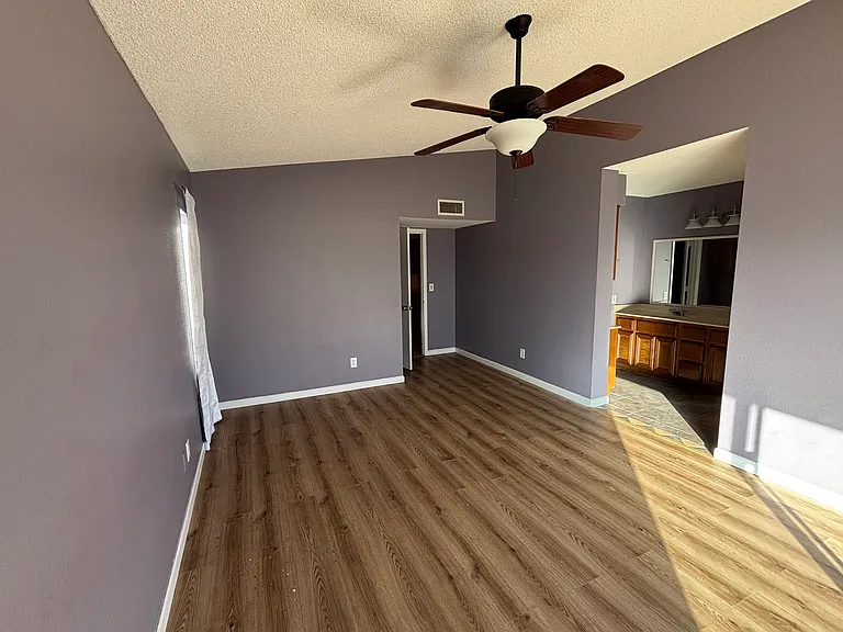 413 W Beverly Ln — Photo 15