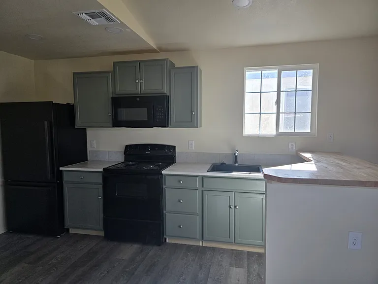 1484 Tonto Dr #1 — Photo 3