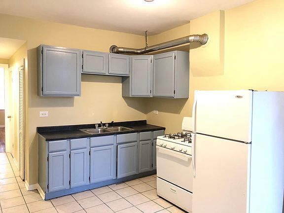 5th image of 3321 W Belmont Ave #1