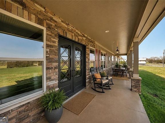 3rd image of 15 Lauren Ln NE