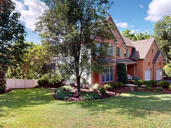 4th image of 1625 Oakmont Dr