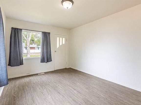 4th image of 10013 98th Ave