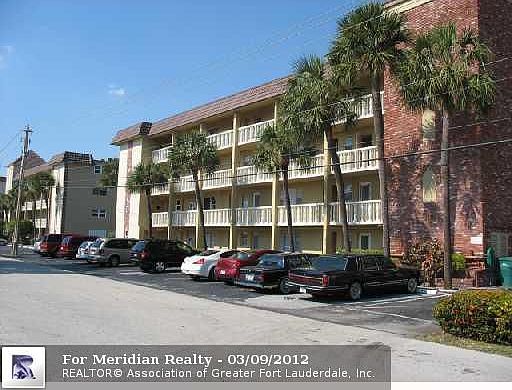 3rd image of 3111 NE 51st St APT 201C