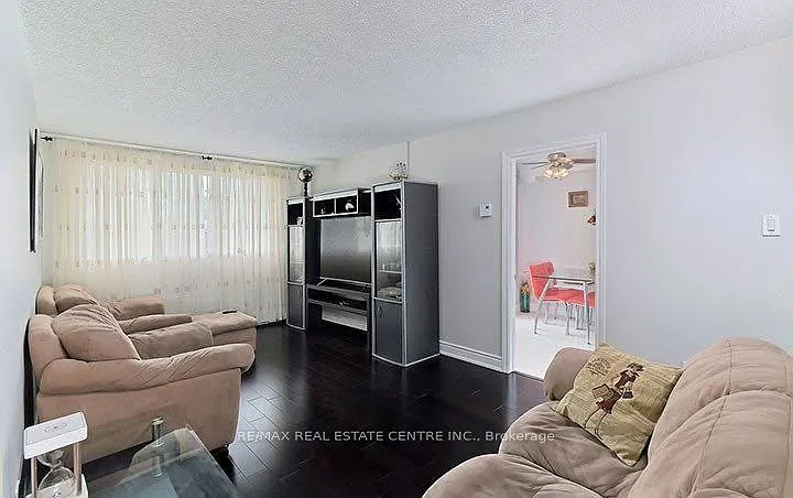 4 bed, $2,999 — Photo 3
