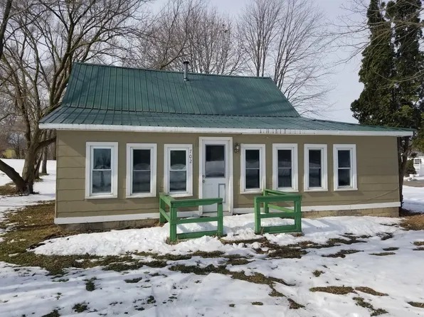 702 Grafton Ave, Alma, MI 48801