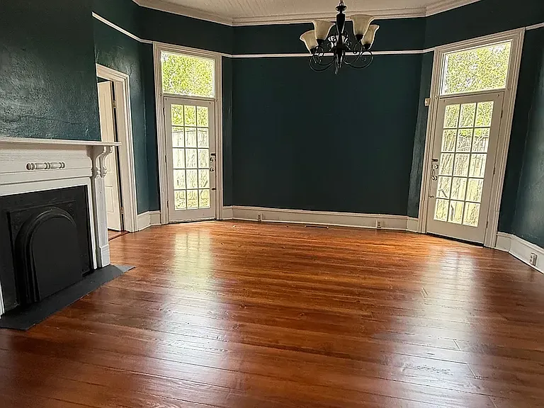 120 W Franklin St — Photo 2