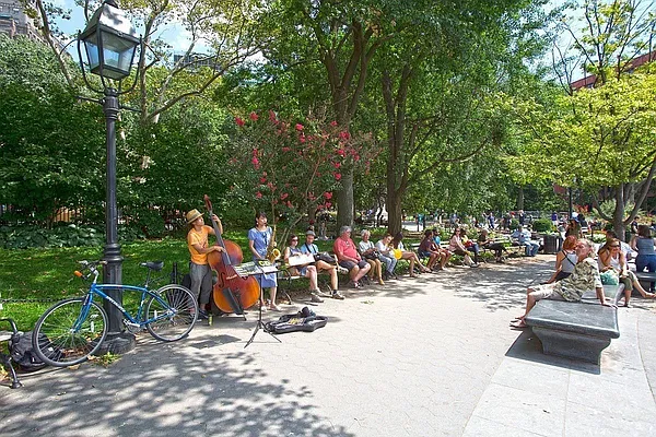 Rented by REAL New York | media 21