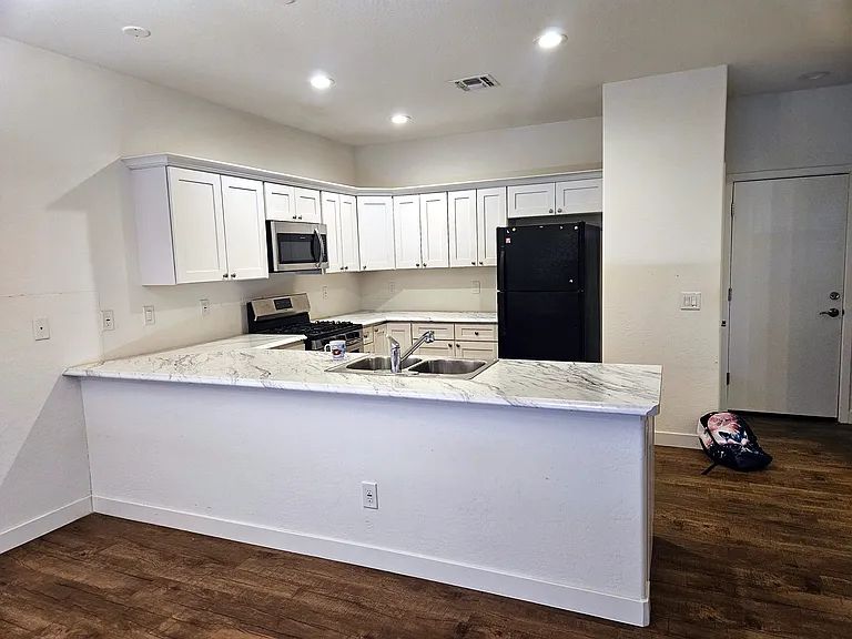 3218 W Glendale Ave #36 — Photo 3