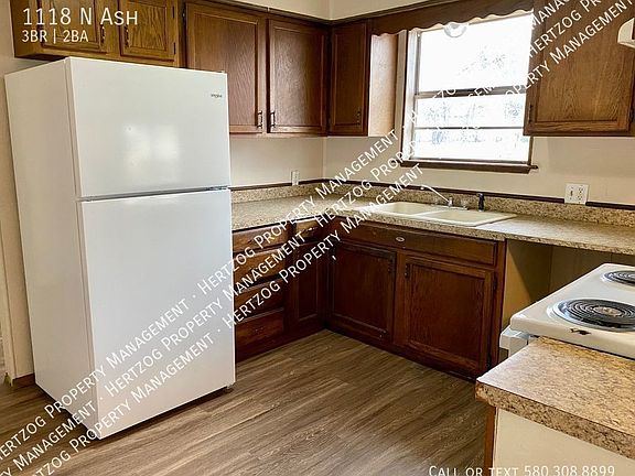 5th image of 1118 N Ash St