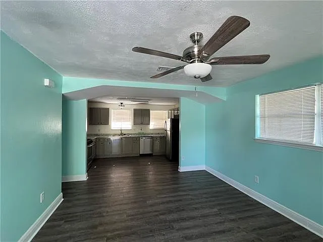 3 bed, 1.0 bath, 1373 sqft, $1,750 — Photo 2