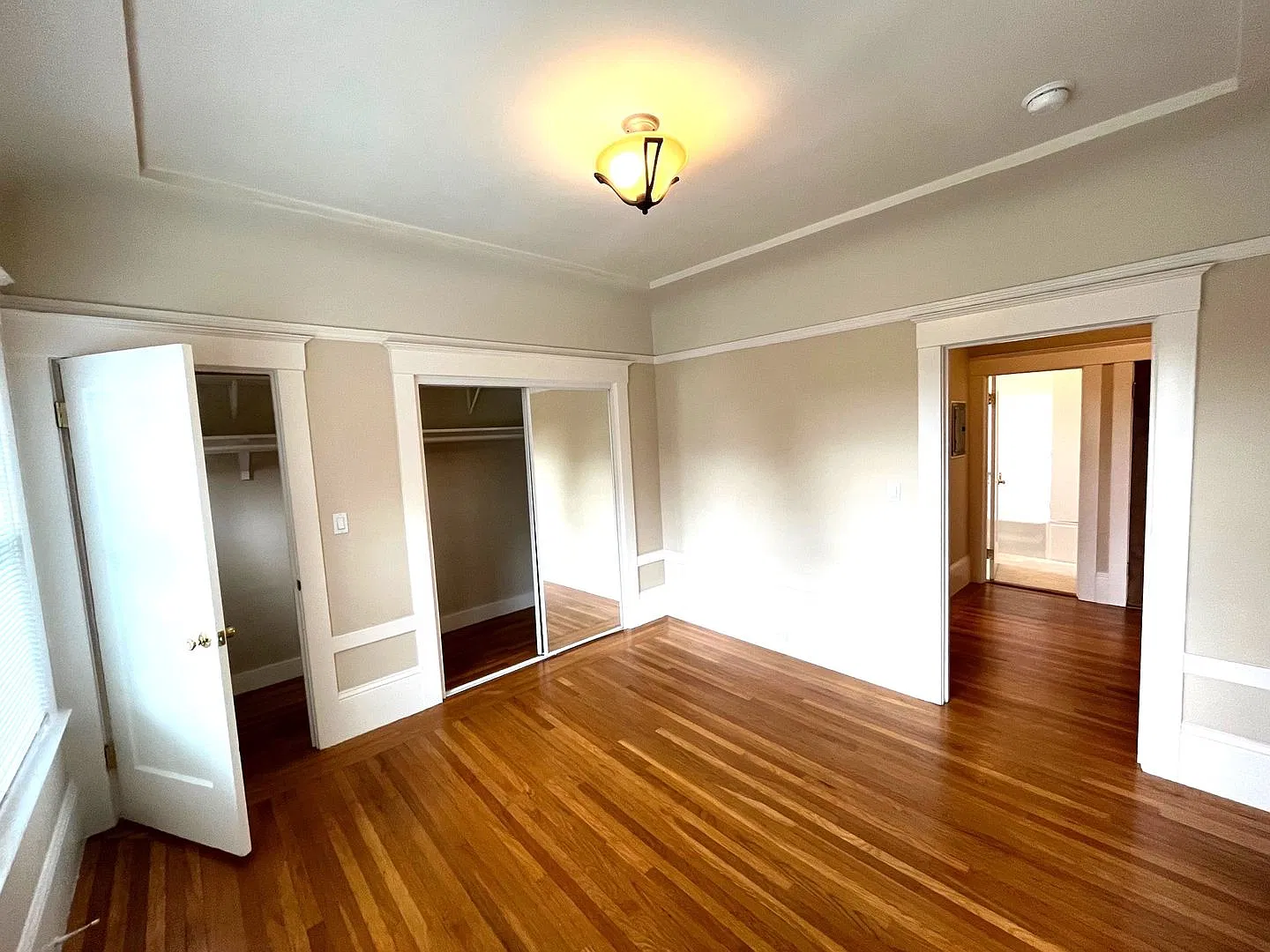Charming Russian Hill Studio with Included Parking & Modern Updates — Photo 3