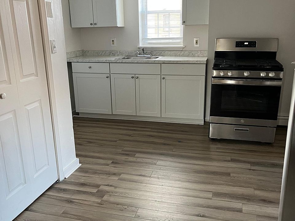 1st image of 130 Jefferson St #2