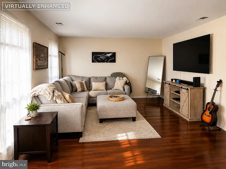 181 Wyndham Pl — Photo 4