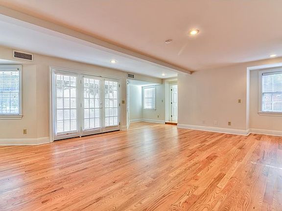 5th image of 155 Lake Morton Dr APT 5