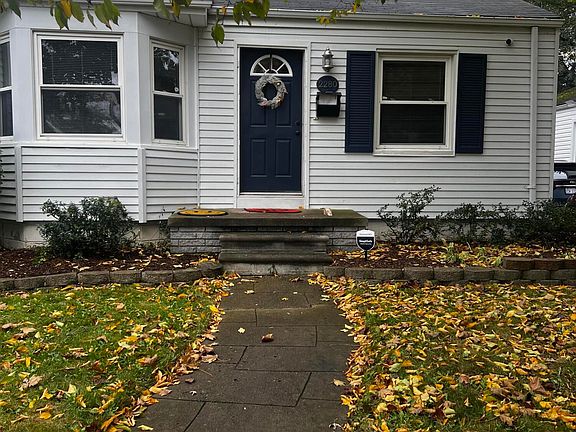 5th image of 2280 Royal Ave