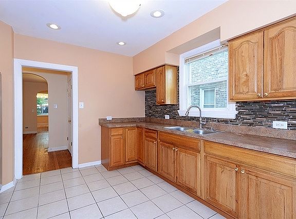 4th image of 10338 S Forest Ave
