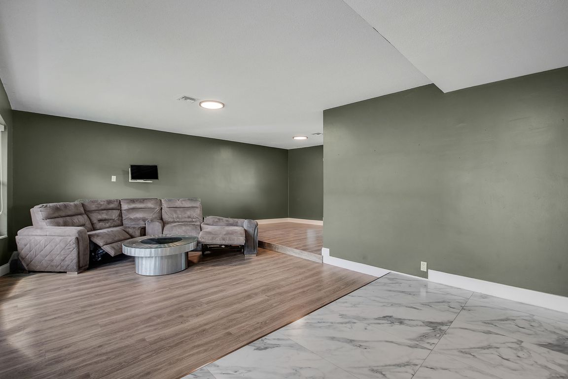 next background image