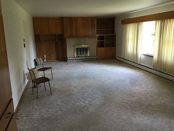 Living room/dining room