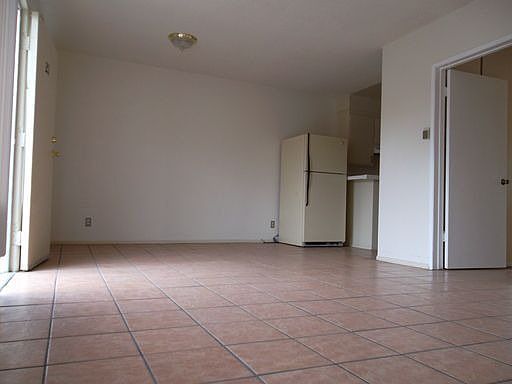 2nd image of 1028 N Mariposa Ave APT 211