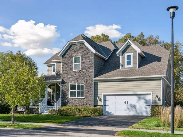 1078 Rosemary Cir, Chaska, MN 55318
