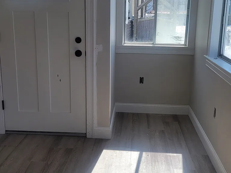 Rear enclosed sunporch!