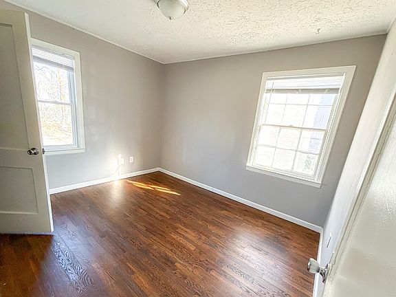 5th image of 1521 W Merton St #1