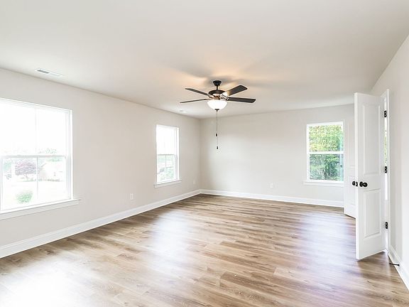 4th image of 1803 Country Club Rd