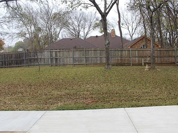 4th image of 3717 Bluegrass Dr
