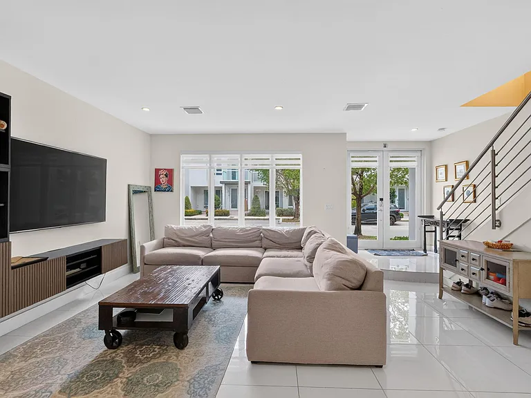6461 NW 103rd Psge — Photo 9