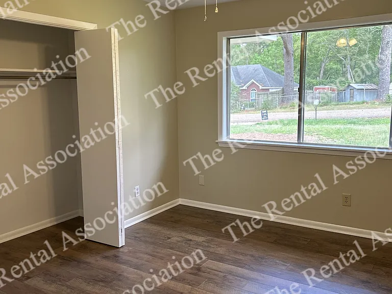 1801 Roosevelt Dr — Photo 7