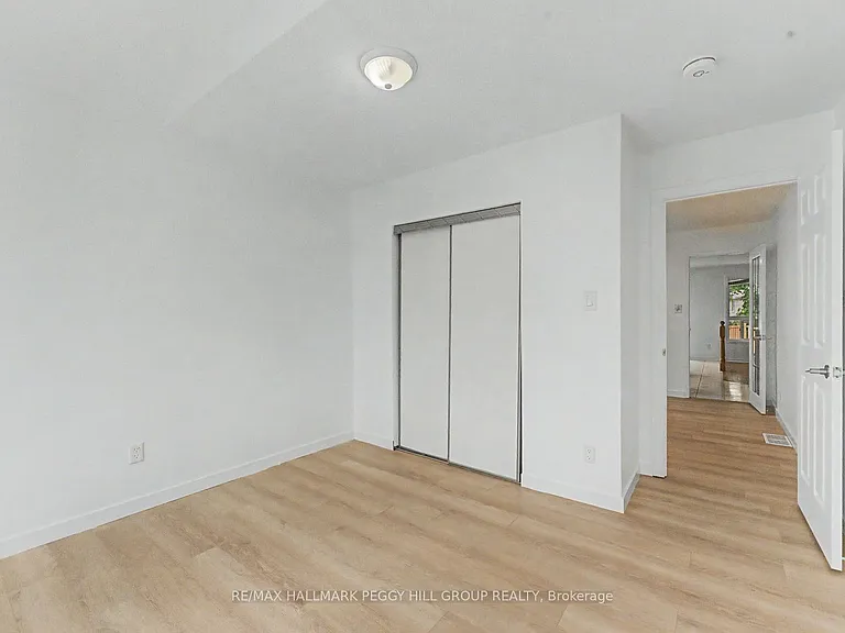 332 Harvie Rd #UPPER — Photo 8