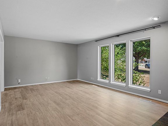 3rd image of 2640 Hummingbird Ln