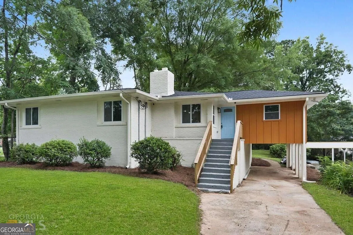 3 bed, 2.0 bath, $2,300 — Photo 1