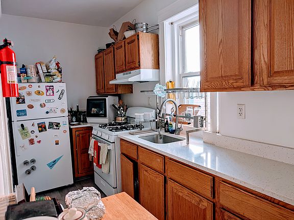 5th image of 16 Fuller St #6