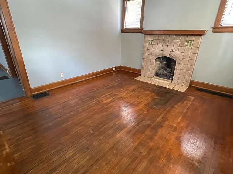 4370 Saint Lawrence Ave — Photo 6