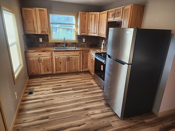 2nd image of 1010 Howell St