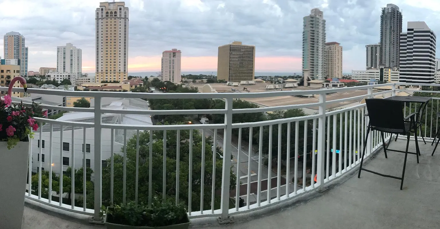 Furnished 2 Bedroom 2 Bath, Corner Unit with Wrap Around Balcony with Water and City Views — Photo 4